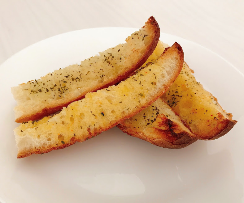 ワインによく合う スティック塩ガーリックトースト 晩酌飯レシピ